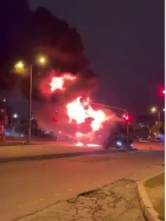 Bus del SITP incendiado en Bogotá durante el paro nacional