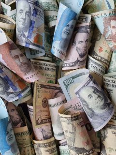 Precio del dólar en Colombia hoy 3 de mayo se subió luego de la renuncia de Alberto Carrasquilla.