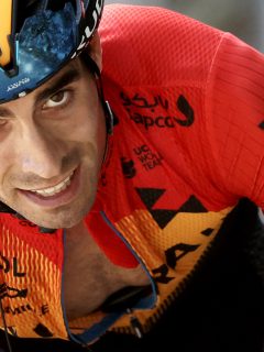 Giro de Italia: colombiano Santiago Buitrago, afuera de la lista del Bahrain. Imagen de Míkel Landa.