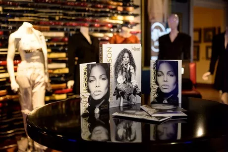 Janet Jackson subastará unos 1.000 objetos de su carrera para celebrar su cumpleaños