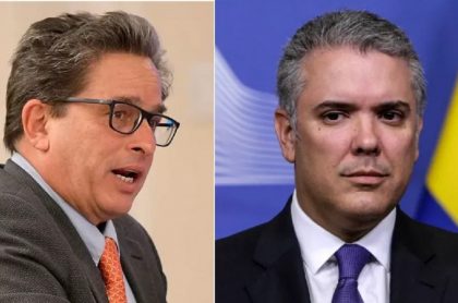 Alberto Carrasquilla e Iván Duque, quien confirmó que José Manuel Restrepo es el nuevo ministro de Hacienda