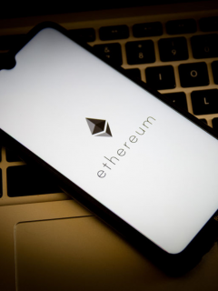 Foto de Ethereum ilustra nota sobre qué es, quién la creó, cómo funciona y diferencias con bitcóin