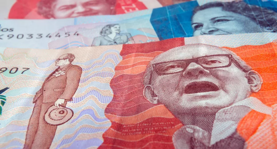 Foto de pesos colombianos ilustra nota sobre cuánto es el salrio de Colombia frente a otros países