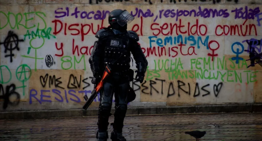 Agente del Esmad, ilustra nota de Unión Europea condena represión policial a manifestantes en Colombia