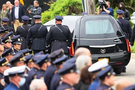 Estados Unidos despide con honores a policía asesinado por conductora ebria
