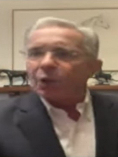 Álvaro Uribe habló con CNN, pero se rehusó a contestar algunas preguntas.