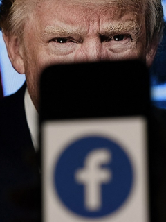 Donald Trump, detrás de logo de Facebook