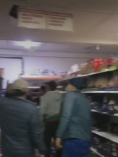 Imagen de local robado; Paro nacional: llorando, tendero tuvo que ver cómo destruyeron su local
