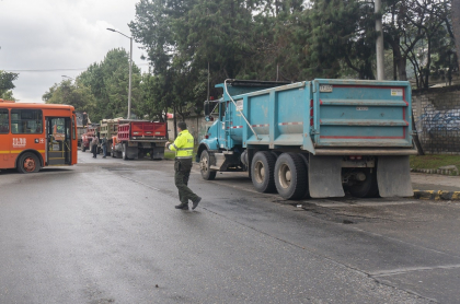 Volqueteros de Bogotá y Cundinamarca mantenías bloqueados algunos de los accesos a la capital.