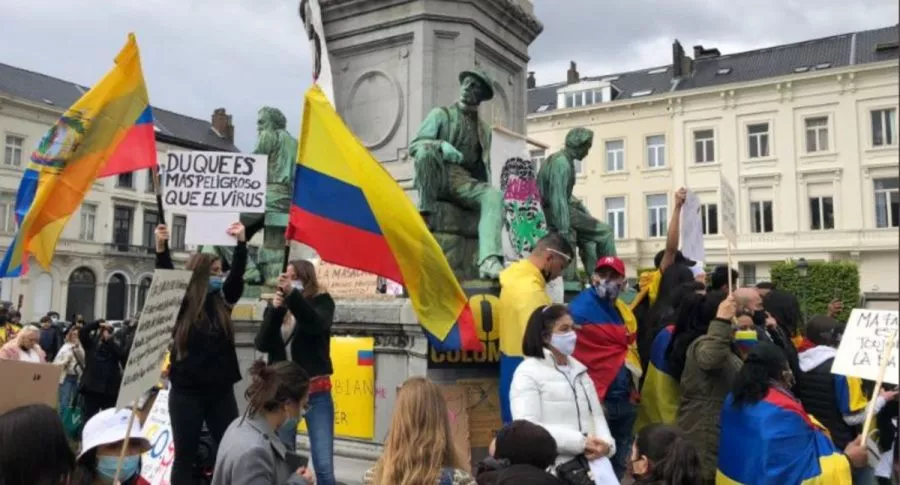 Colombianos se reunieron en Bruselas para protestar frente al Parlamento Europeo contra represión