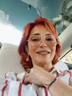Yaneth Waldman denuncia acoso en sus redes sociales y muestra fotos.
