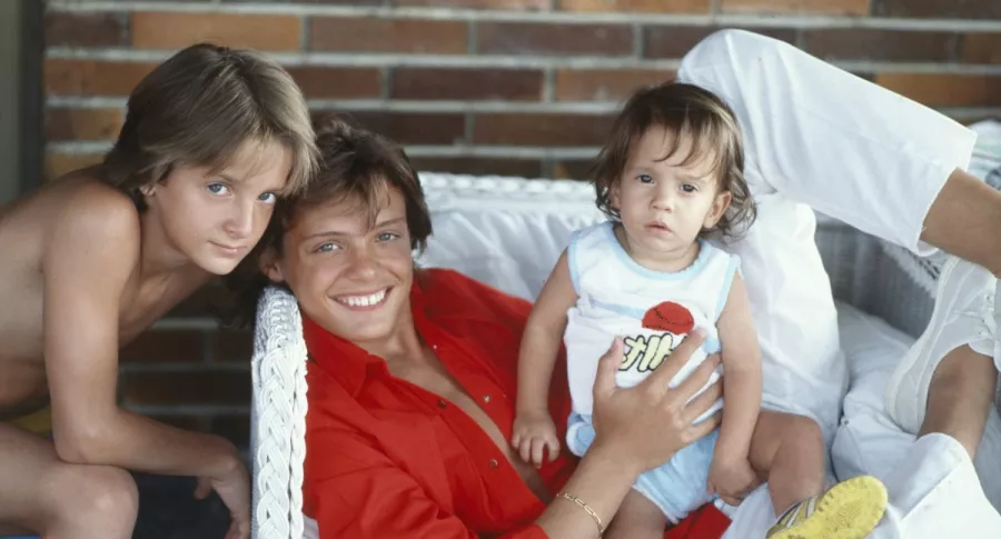 Luis Miguel y sus hermanos Alejandro y Sergio, en Italia, 1985.