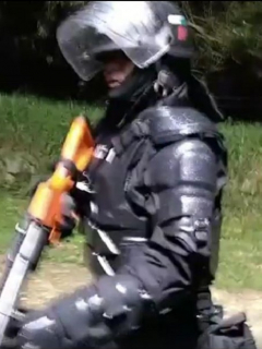 Imagen del momento en que un policía del Esmad le disparó a tres periodistas en Sibaté