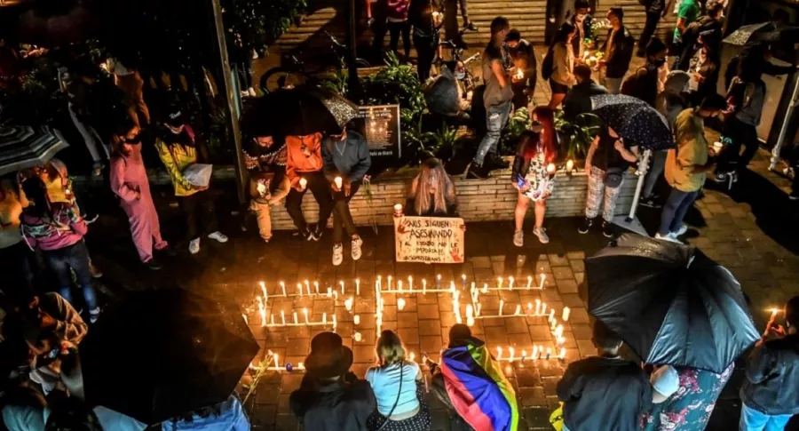 Imagen de la velatón por las personas muertas en el paro nacional en Colombia, que completa 10 días