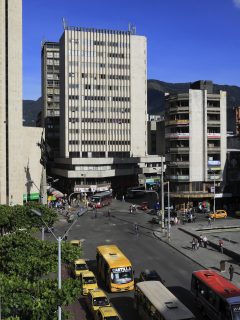 Foto de Medellín ilustra nota sobre pico y cédula en Medellín este fin de semana: cómo funciona la medida y más