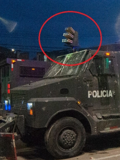 La nueva arma 'venom' del Esmad va montada en lo alto de sus tanquetas.