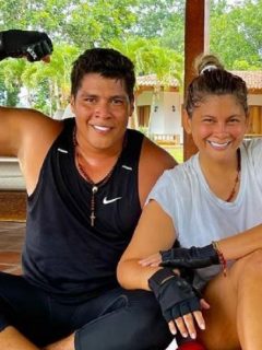 ‘Rafa Pérez’, cantante de Vallenato, recibió la vacuna contra el coronavirus junto a su esposa sin ser prioritarios.