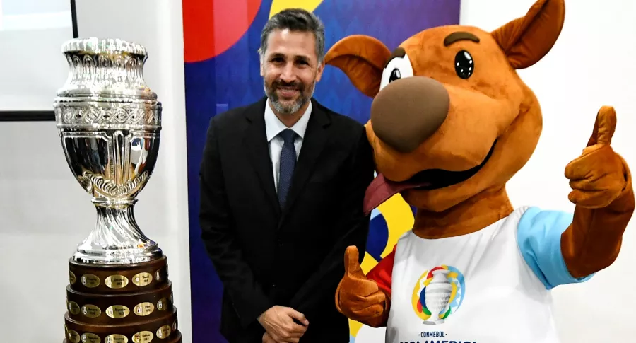 Copa América sería ratificada para Colombia, a pesar al paro nacional. Imagen de referencia del trofeo.