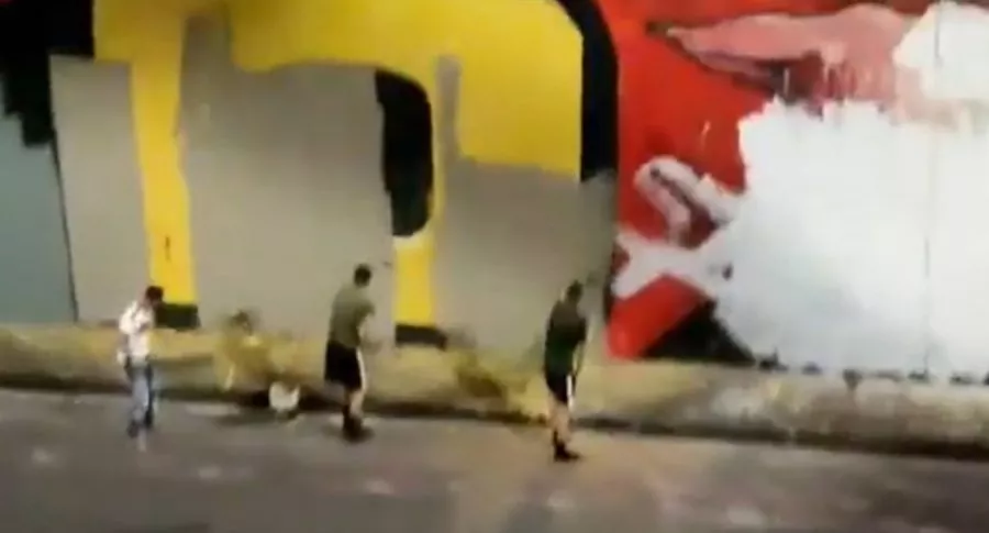 Soldados borraron mural en Medellín que jóvenes habían pintado hace unos días.
