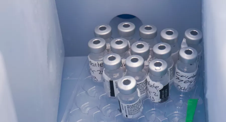 Imagen de vacunas que ilustra nota; Minsalud pone 9.371 vacunas en cuarentena por líos en cadena de frío