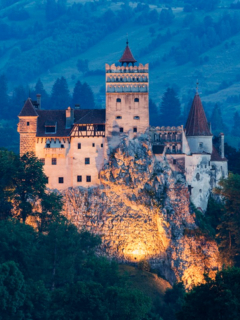 Castillo de Bran, ilustra nota de Castillo de Drácula ofrece gratis vacunas contra el coronavirus para visitantes