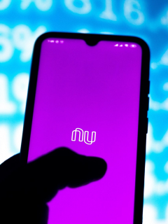 Nubank Colombia contrata a un famoso colombiano, amigo de Álvaro Uribe.