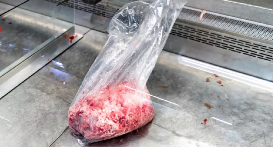 Imágenes que ilustran desabastecimiento de carne en Supermercados Zapatoca. 