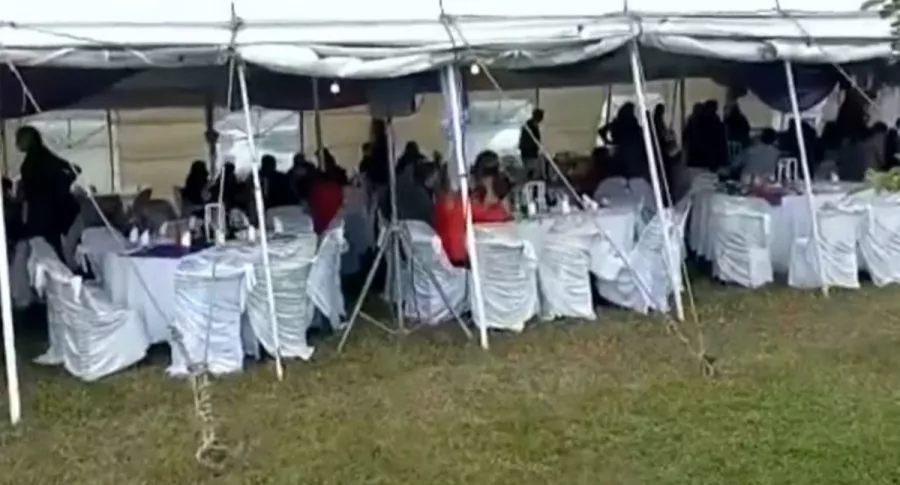 Captura de pantalla de video de concejal que organiza masiva fiesta para celebrar 15 de su hija, en plena pandemia