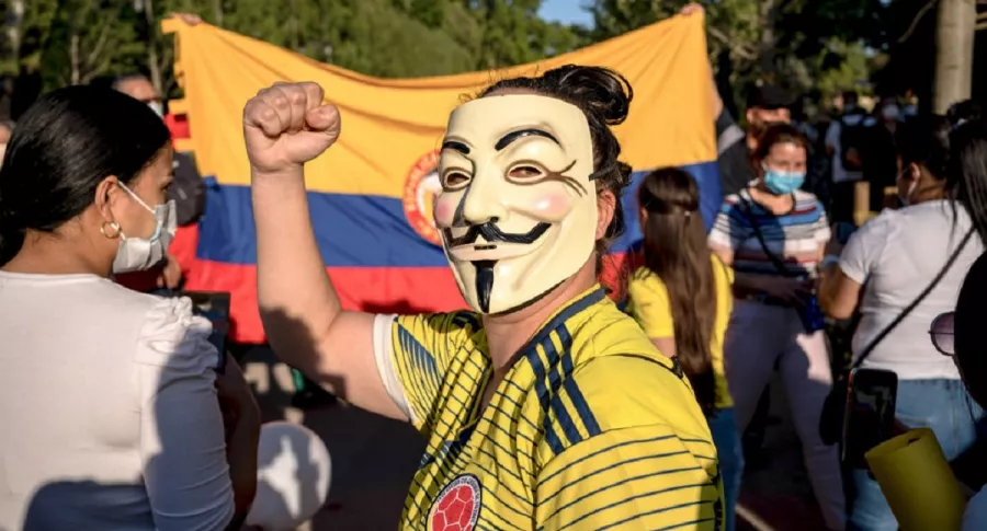 La camiseta de la Selección Colombia suele usarse continuamente en las manifestaciones del paro nacional.