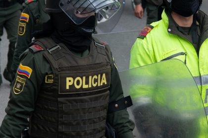 Marchas en Bogotá Defensoría del Pueblo denuncia ataque con químico a policía
