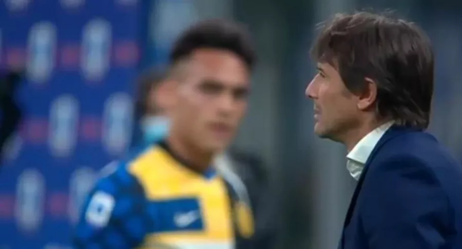 Lautaro Martínez mira mal a Antonio Conte, ilustra nota de video de Inter arma pelea de boxeo entre Antonio Conte y Lautaro Martínez