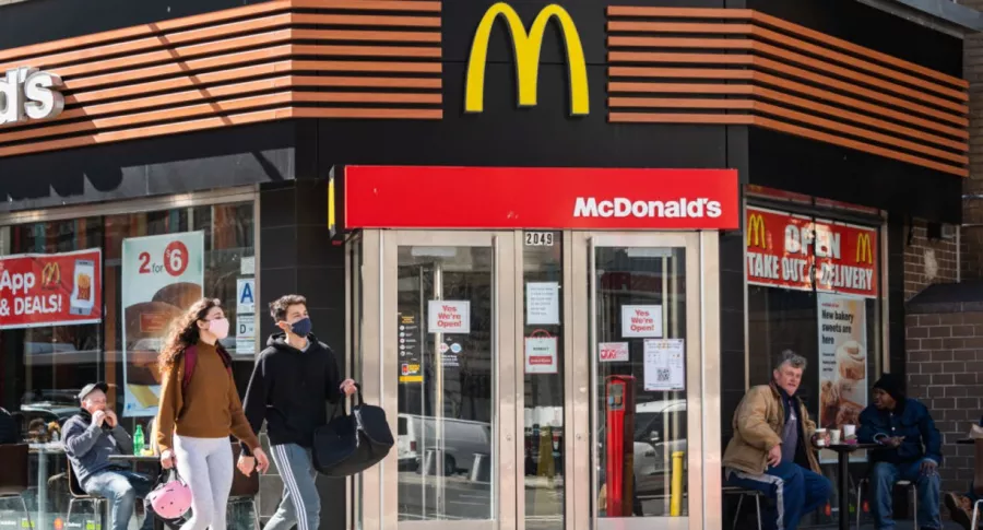 Restaurante McDonald's, ilustra nota de McDonald's aumenta salarios para atraer nuevos empleados; necesitan 10.000