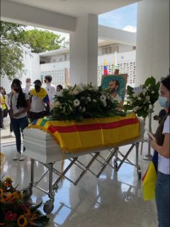 Homenaje y grado póstumo a Lucas Villa en Universidad Tecnológica de Pereira.