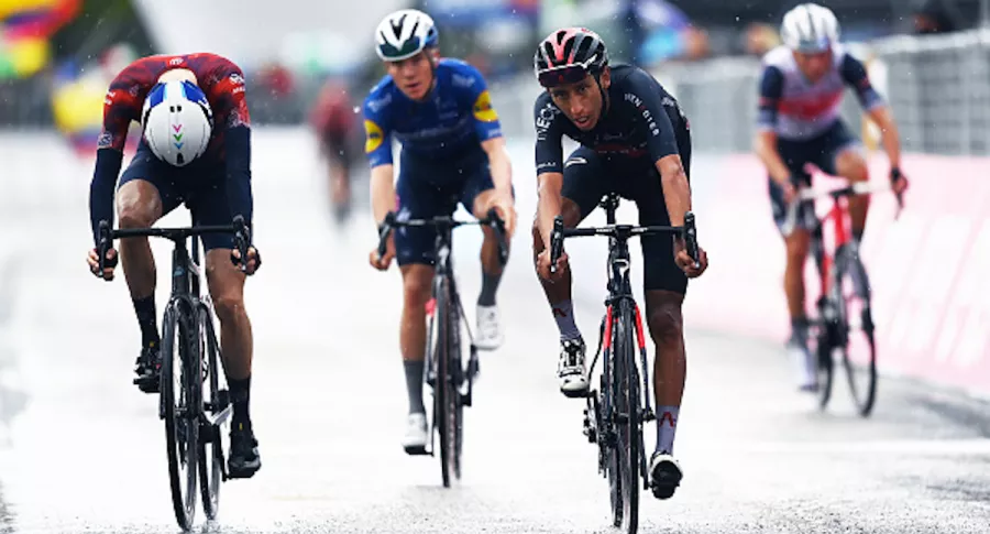 El Giro de Italia 2021 confirmó que los resultados de las pruebas arrojaron cero positivos para COVID-19. Egan Bernal sigue líder de la carrera. 