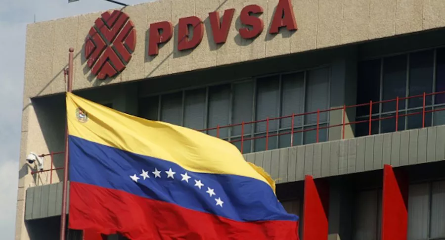 Maduro estaría vendiendo petrolera estatal PDVSA en secreto