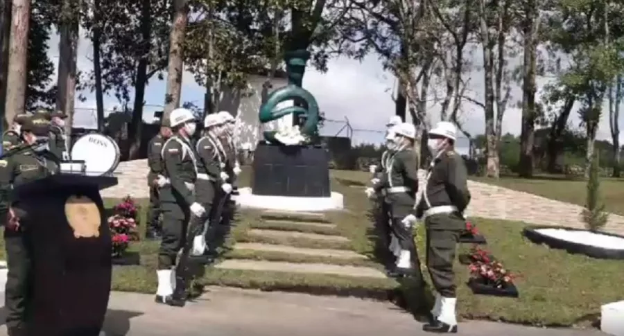 Monumento “Edificadores de paz”, que fue derribado por manifestantes en Popayán