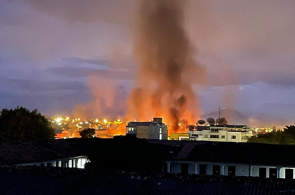 Manifestantes incineraron la sede de Medicina Legal de Popayán.