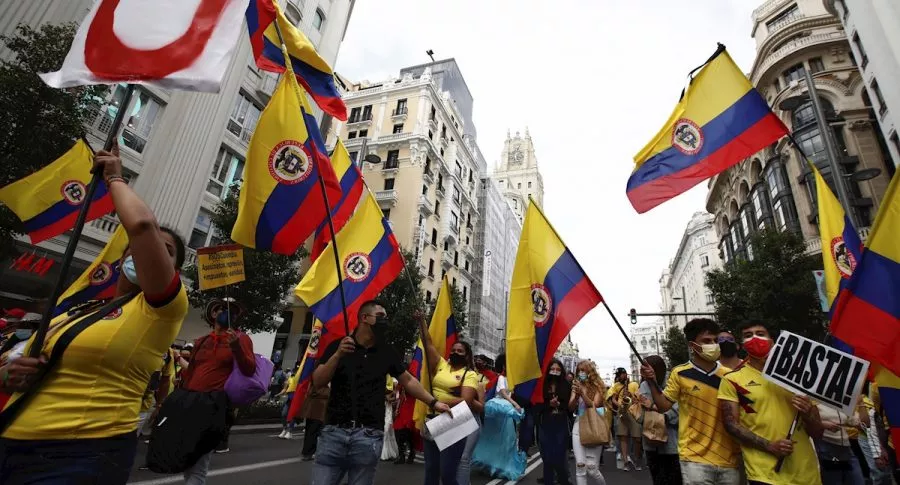 Miles de colombianos desfilan en Madrid en solidaridad con el paro nacional