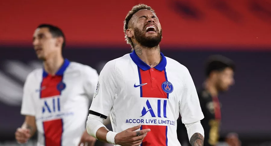 Neymar, quien fue demandado por supuestamente estar detrás de un atraco con arma y amenazas de muerte, durante el partido del 9 de mayo de 2021 entre su equipo, Paris Saint-Germain, y el Stade Rennais Football Club, en el estadio Roazhon Park, en Rennes, Francia.