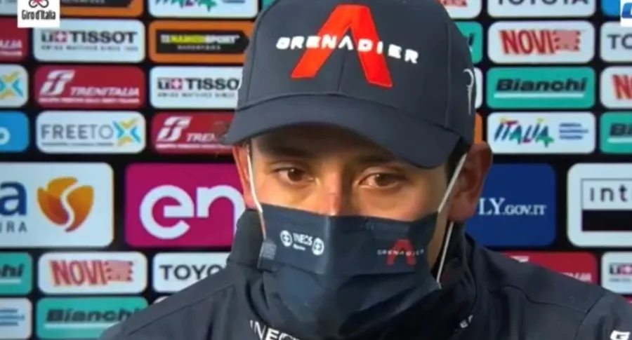 Egan Bernal llora luego de ganar en el Giro de Italia.