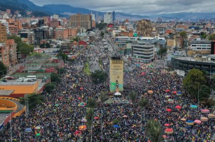 Imagen de la masiva concentración en Los Héroes por el paro nacional. 