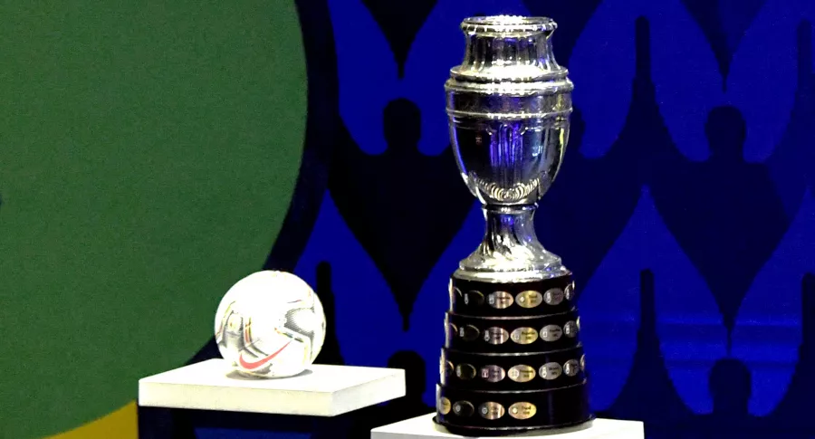 Conmebol ya no vería con buenos ojos Copa América en Colombia. Imagen del trofeo de la competición.