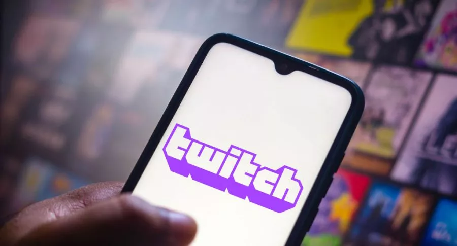 Foto del logo de Twitch ilustra nota sobre sus cambios en suscripciones