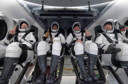 Astronautas, ilustran nota de Subasta para vuelo espacial va en 2,4 millones de dólares; ¿quién da más?