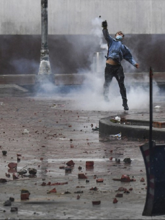Imagen de protestas que ilustra notas; Paro nacional: destrozos, ganancia para reciclador que limpia calles