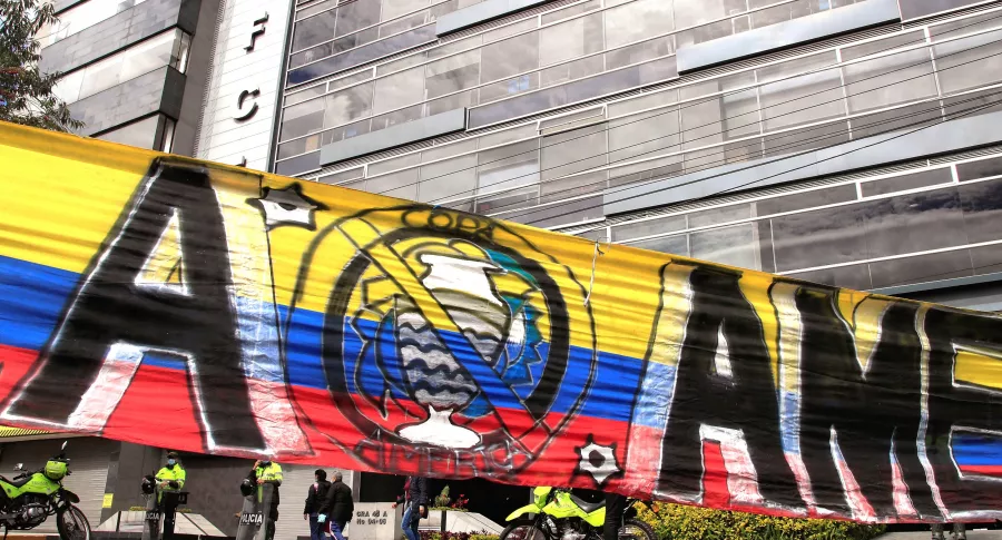 Grupos de barras bravas piden entrar al comité del paro nacional. Imagen de las protestas contra la Copa América.