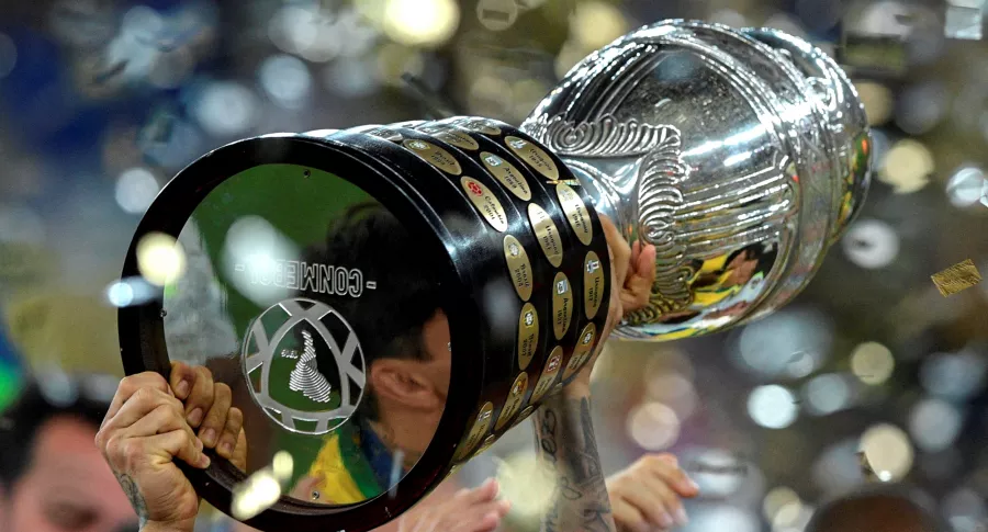 Uruguay haría final y semifinales de Copa América; se las quitarían a Argentina. Imagen del trofeo de la competición.