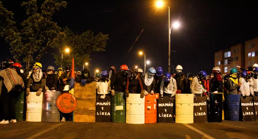 Imagen de bloqueo en Bogotá ilustra artículo Paro nacional: Fiscalía, Procuraduría y Contraloría advierten sobre bloqueos