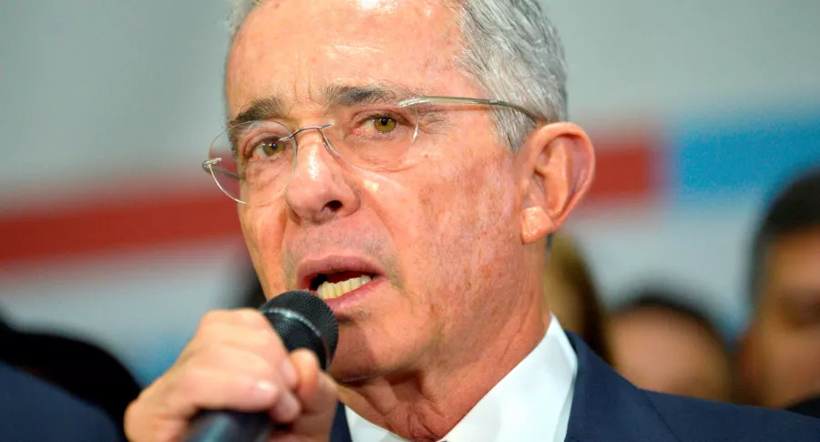 Respuesta de Álvaro Uribe a Miguel Ceballos, alto comisionado de paz. Imagen del expresidente de Colombia.