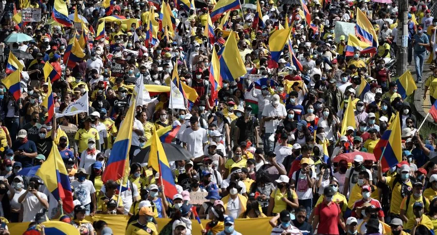 Imagen de protesta en Colombia ilustra nota sobre puntos de concentración para marchas de este 26 de mayo